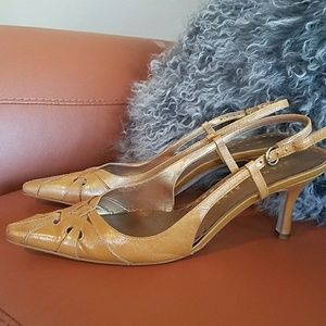 Gianni Bini sling back leather kitten heel